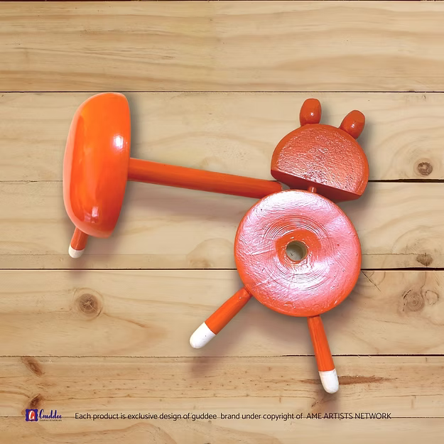 Close-up of the smooth, snag-free paper dispenser slot on Guddee's premium handcrafted orange cat accessory organizer.